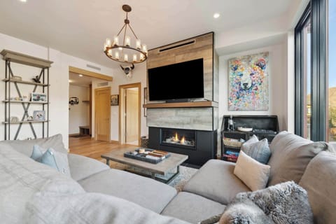 riverfrontlodge-201-9837_54102675827_o