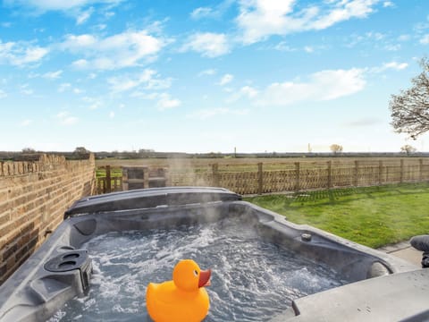 Hot tub | The Farm House - Honies Farm Barns, East Stoke, near Newark