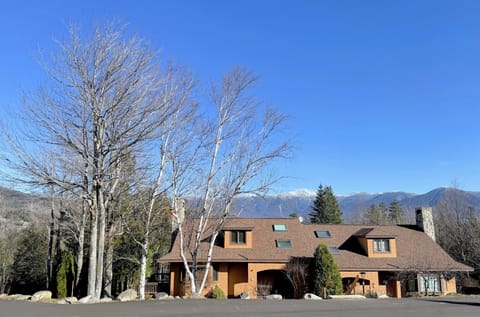 This bright and welcoming home in the Forest Cottage section of Bretton Woods! Located slopeside