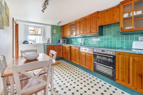 Well-equipped kitchen