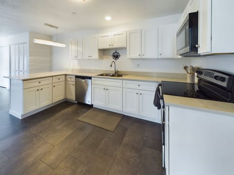 Large beautiful kitchen.