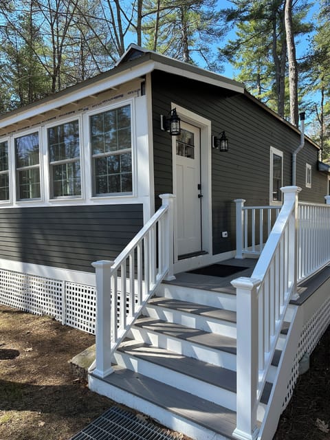 Welcome to The Cabin at The Bay of Naples