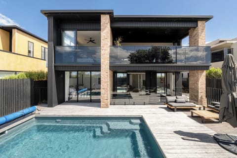 Heated self cleaning salt water pool