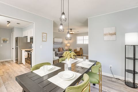 Thomasville Vacation Rental | 3BR | 2BA | 1,116 Sq Ft | 5 Steps Required