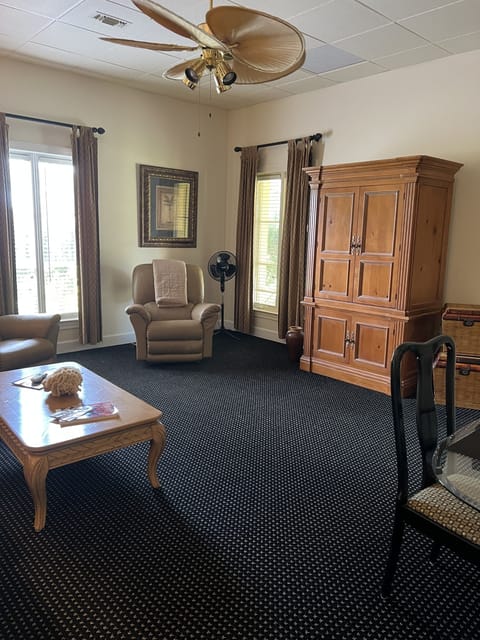 Living Room / Lounge