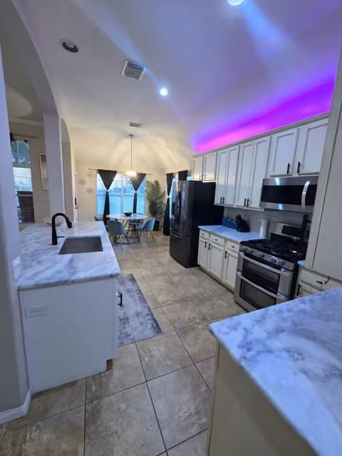 Beautiful kitchen! Double LG oven for cooking.