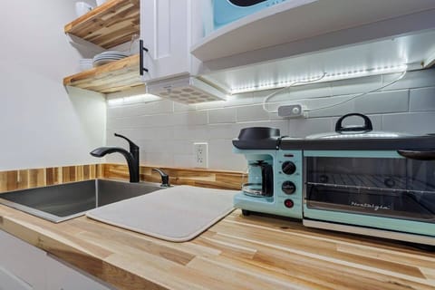 Retro 3in-1 Breakfast Station Coffee Maker Griddle Toaster Oven