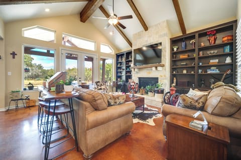 Johnson City Vacation Rental | 3BR | 2.5BA | 1,350 Sq Ft | Steps Required