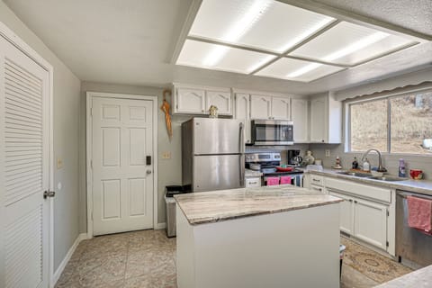 Kitchen | Dishwasher | Electric Kettle | Breakfast Bar | Main Level