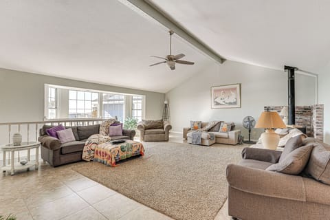 La Grange Vacation Rental | 3BR | 3BA | 3,200 Sq Ft | 2 Steps to Enter