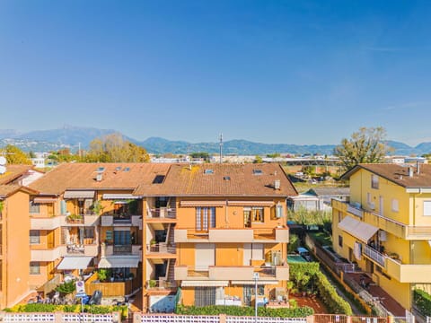Sky, Daytime, Window, Building, Azure, Urban Design, Tree, Biome, Neighbourhood, Landscape