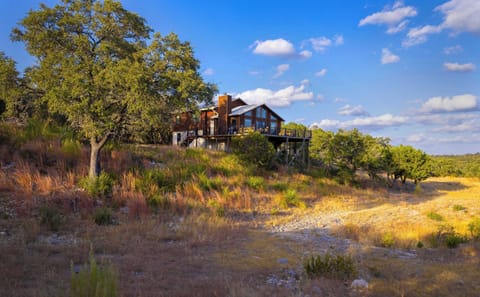 Experience serene hill country living at Stargazers' Delight!