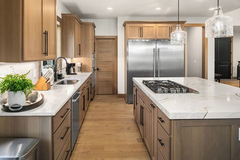 Wine Down: - Granite kitchen and premium stainless appliances.
