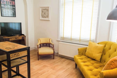Apartment 2, York Terrace, Norwich - Host & Stay