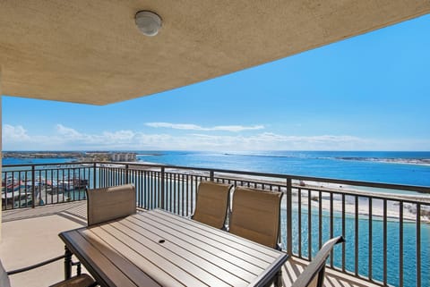 Emerald Grande W625 balcony