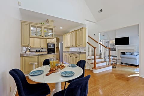 6 Gunnery Lane | Kitchen Dining Tables - 6 Gunnery Lane | Kitchen Dining Tables