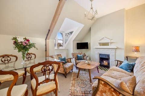 Lounge with Dining Area