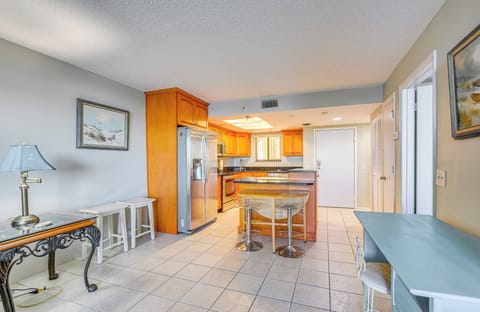 Dining Area | Dishware/Flatware Provided