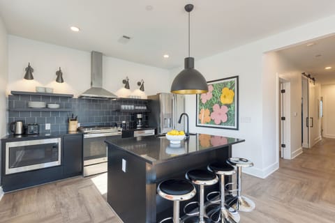 Enjoy casual dining at the kitchen counter.