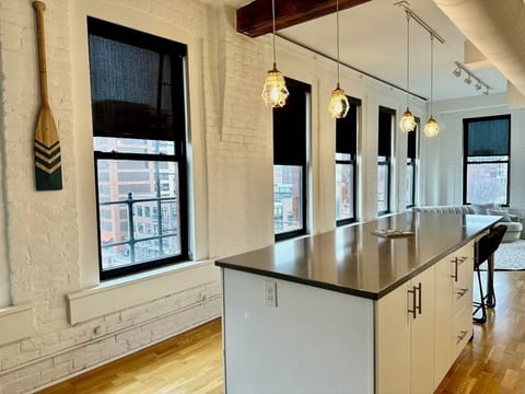 Extended island with seating