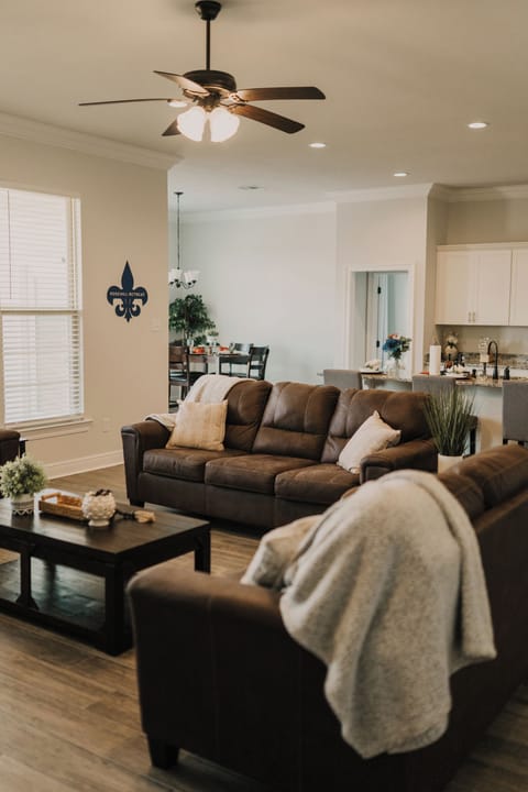 The common living area provides adequate seating for six guests and seamlessly integrates a laptop friendly workspace. High Speed wireless internet is available for all devices. 