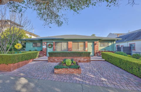 Welcome to "Lighthouse Landing" ~ Walk Everywhere!