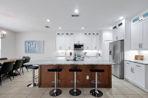 13b_Breakfast_Bar_020326