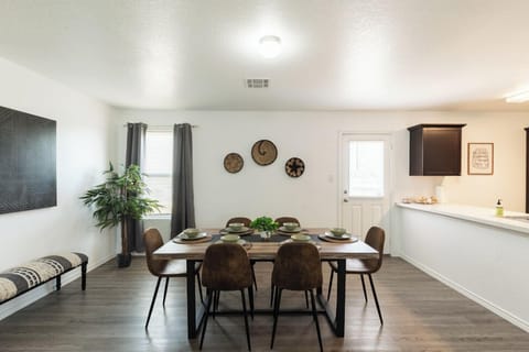 Enjoy a delightful meal in a space designed for togetherness. 🏡❤️
