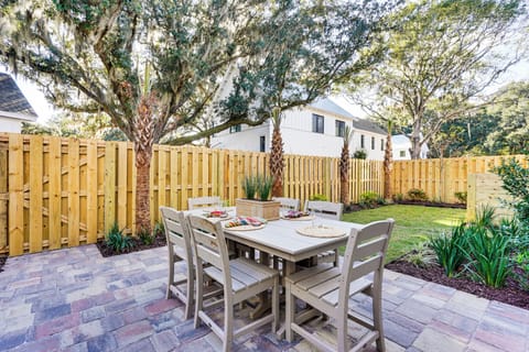 Johns Island Vacation Rental | 2BR | 2.5BA | 2 Steps to Enter | 1,450 Sq Ft