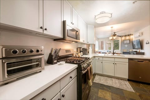 Kitchen has all the cookware and small appliances you will need.