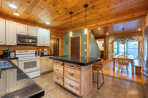 Fully equipped kitchen