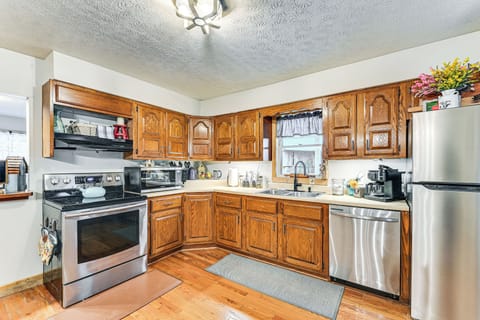 Kitchen | Free WiFi | Central Air Conditioning/Heat