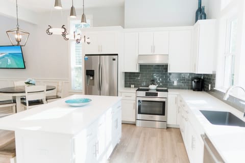 Fully equipped kitchen.