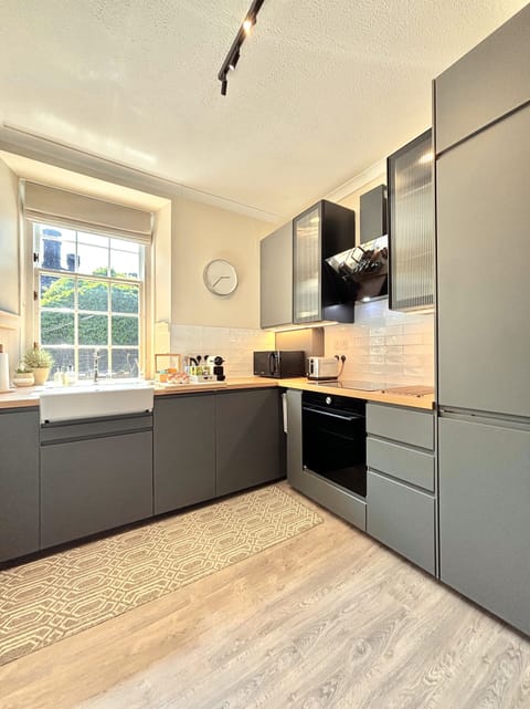 The Kitchen | Oven, Hob, Fridge / Freezer, Dishwasher, Washing Machine / Dryer 