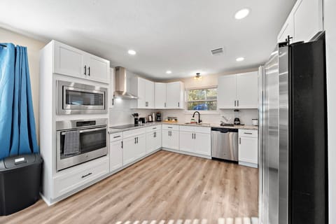 Fully equipped kitchen with high quality granite countertops.
