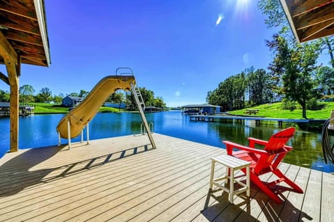 Fire Pit - Adirondack chairs, the sound of water, the natural ending to a long day on Lake Anna.