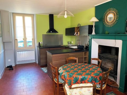 pièce de vie (vue de l'entrée)