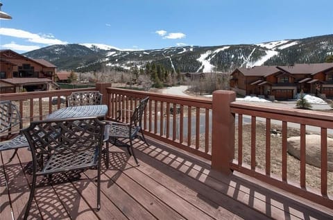 Outdoor seating with gorgeous mountain views!