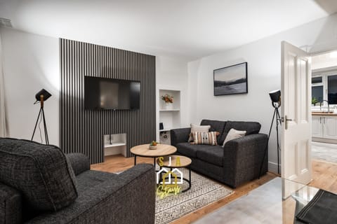 Living Room / Lounge