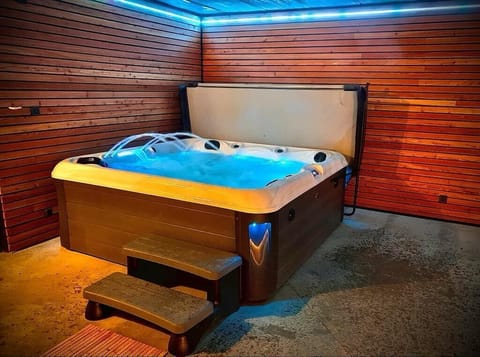 Indoor spa tub