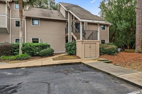 174 High Hammock is a second floor 1 bedroom, 2 bath villa