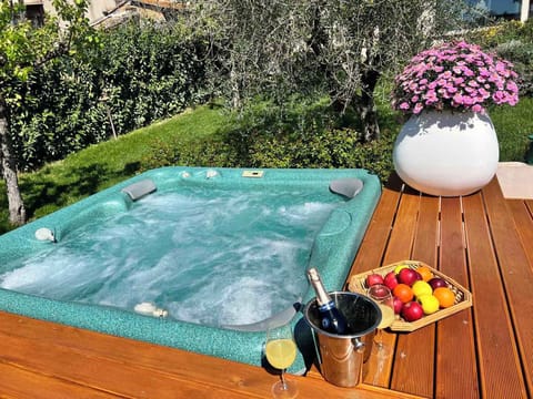 Outdoor spa tub