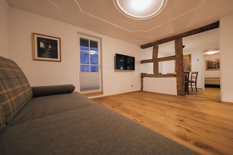 Wohnzimmer mit Blick zum Esszimmer