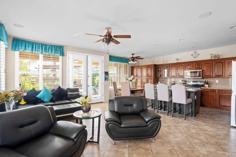 Experience seamless living with our open floor plan, where the kitchen and living room blend effortlessly.