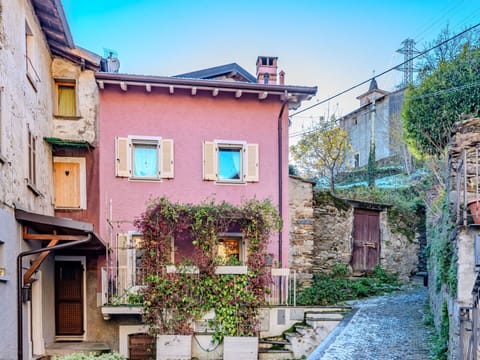 Water, Property, Plant, Building, Azure, Sky, Window, Swimming Pool, Urban Design, Leisure