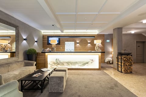 Entrance / Reception