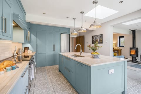 Barn at West Acres, Winterborne Kingston: Plenty of storage and space for meal preparation