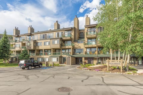 Lenawee Plaza exterior.