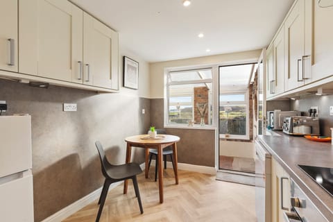 Sea Views, Village Centre