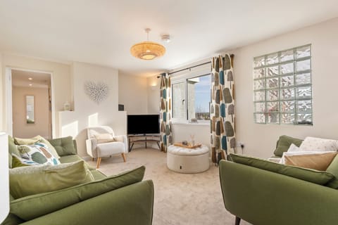 Sea Views, Village Centre